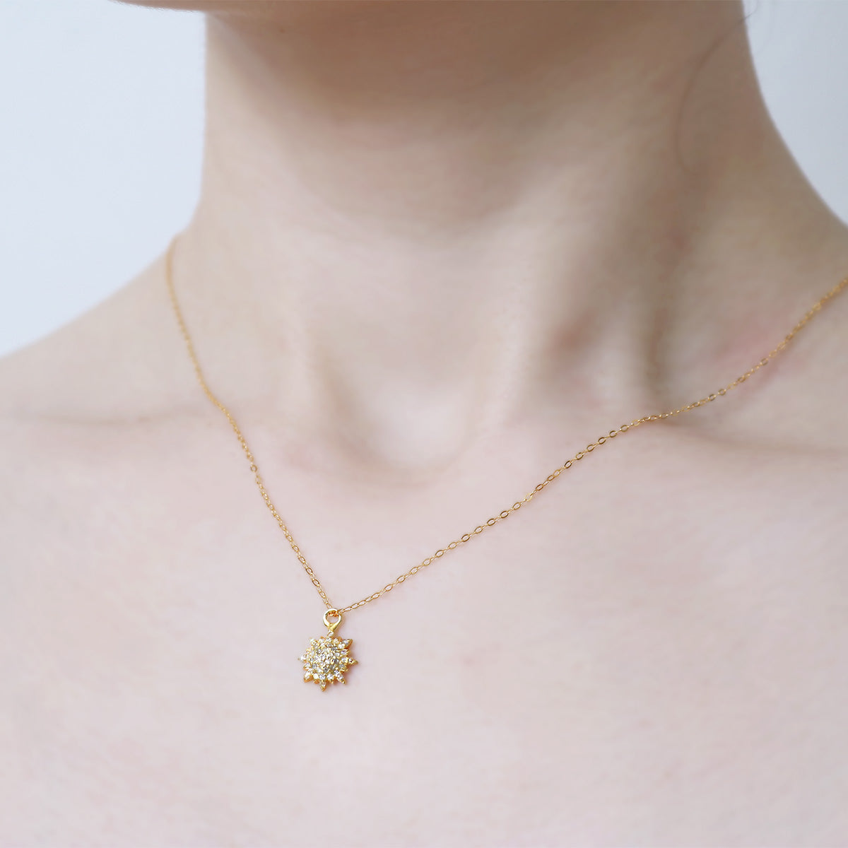 ヒマワリダイヤモンドネックレス 着用イメージ