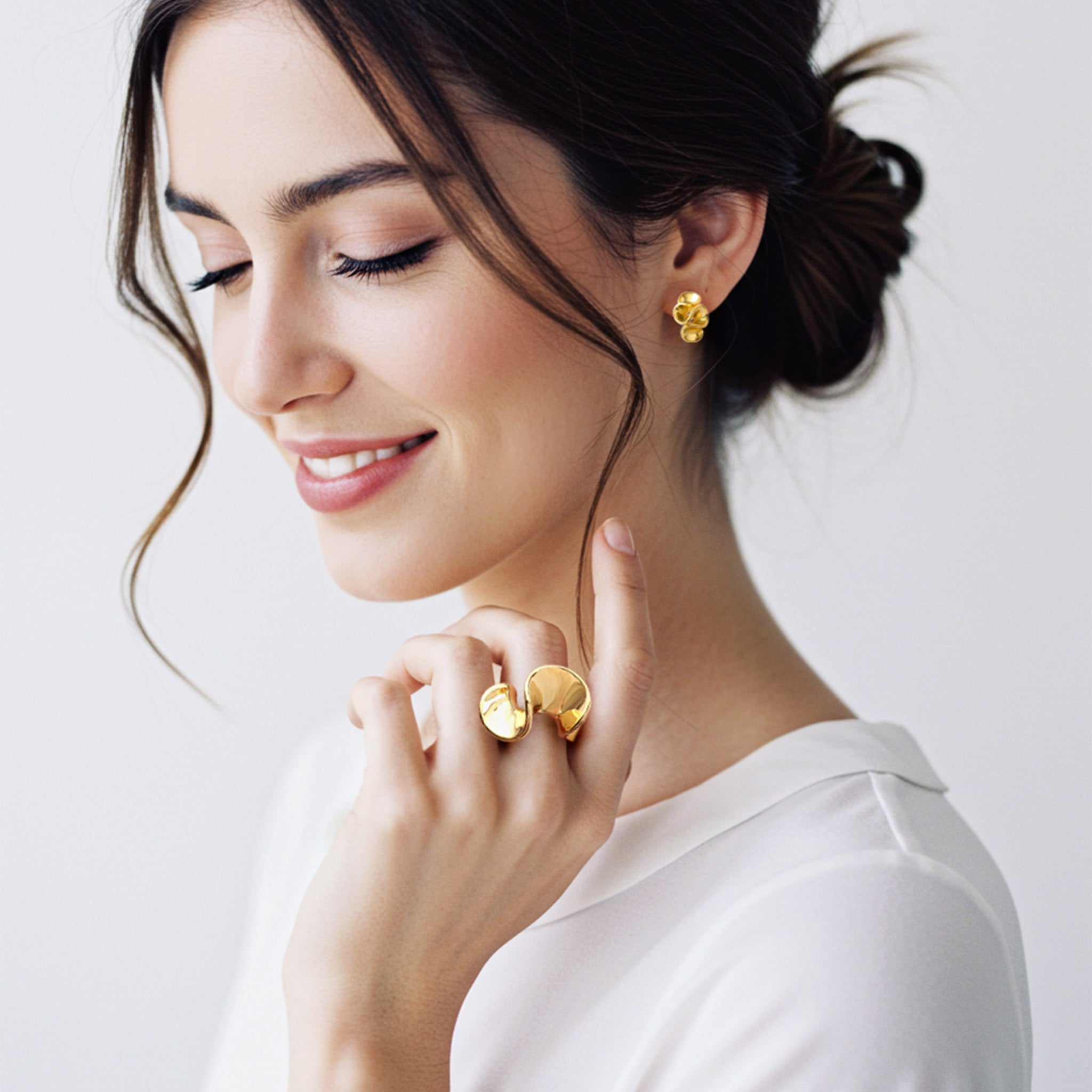 カーネーション 花びら リング 着用イメージ 18Kゴールド PVD 感謝 母への愛