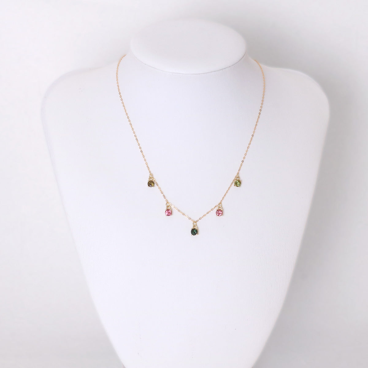 マルチカラートルマリン ネックレス 着用イメージ 首元