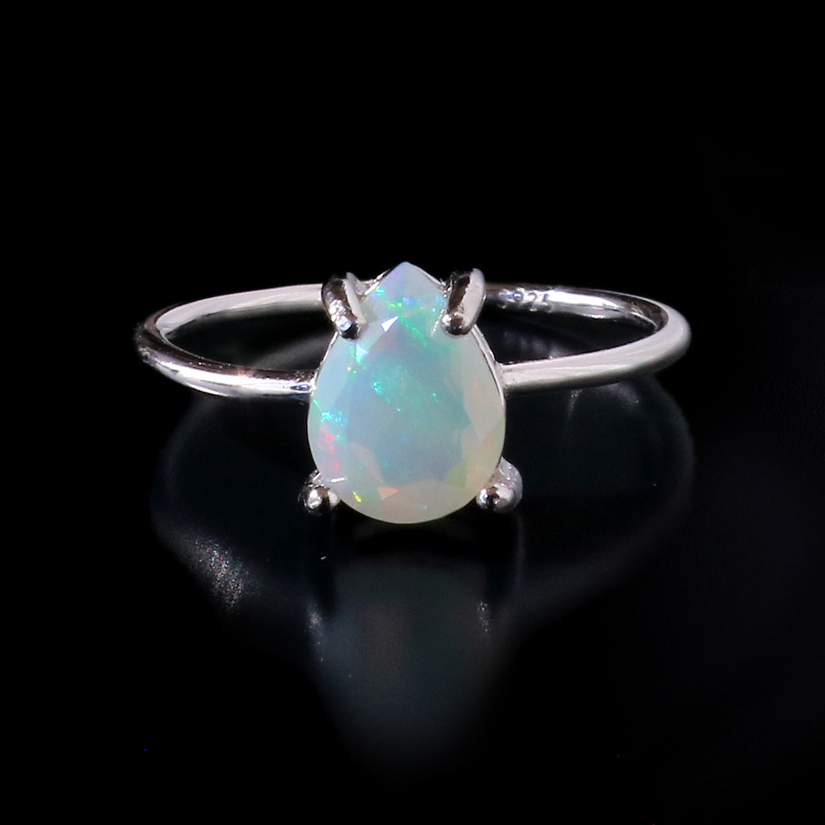 オパール ペアシェイプカット 拡大 天然石の輝き シルバー925 リング 正面 デザイン詳細
