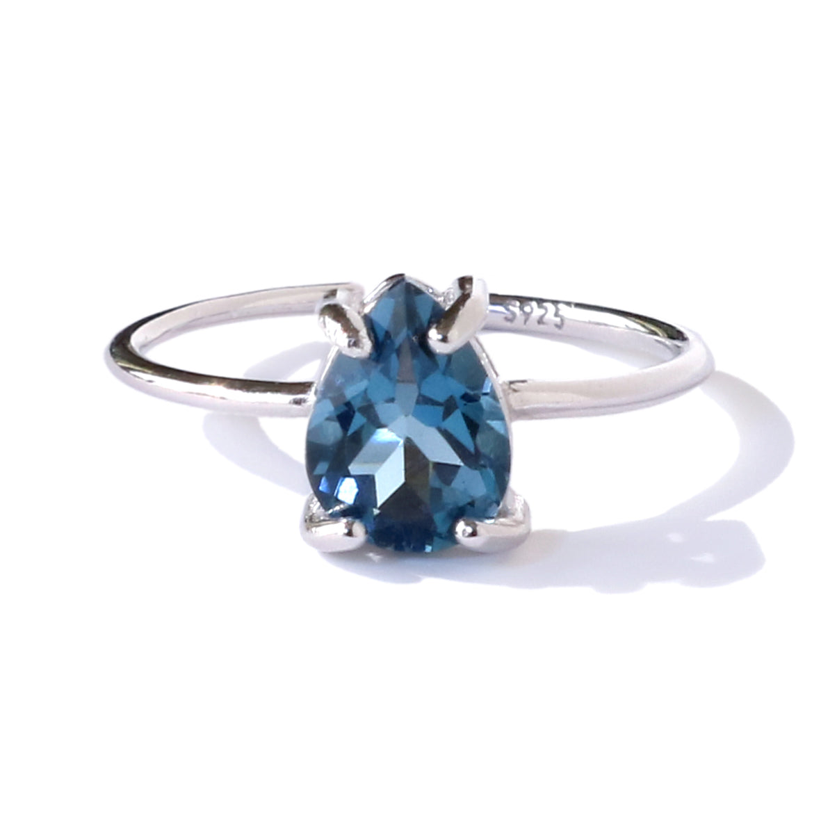 ロンドンブルートパーズ 宝石アップ 透明度