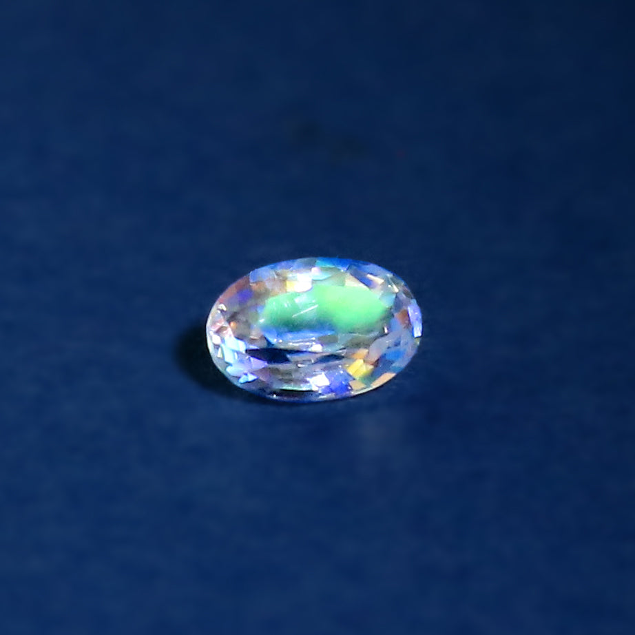レインボームーンストーン オーバルファセットカット 幻想的なシラー マダガスカル産 宝石アップ