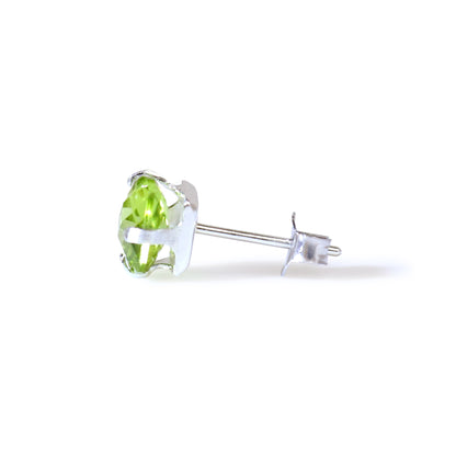 ペリドット スクエアクッションカットピアス  横から 8月誕生石 silver925