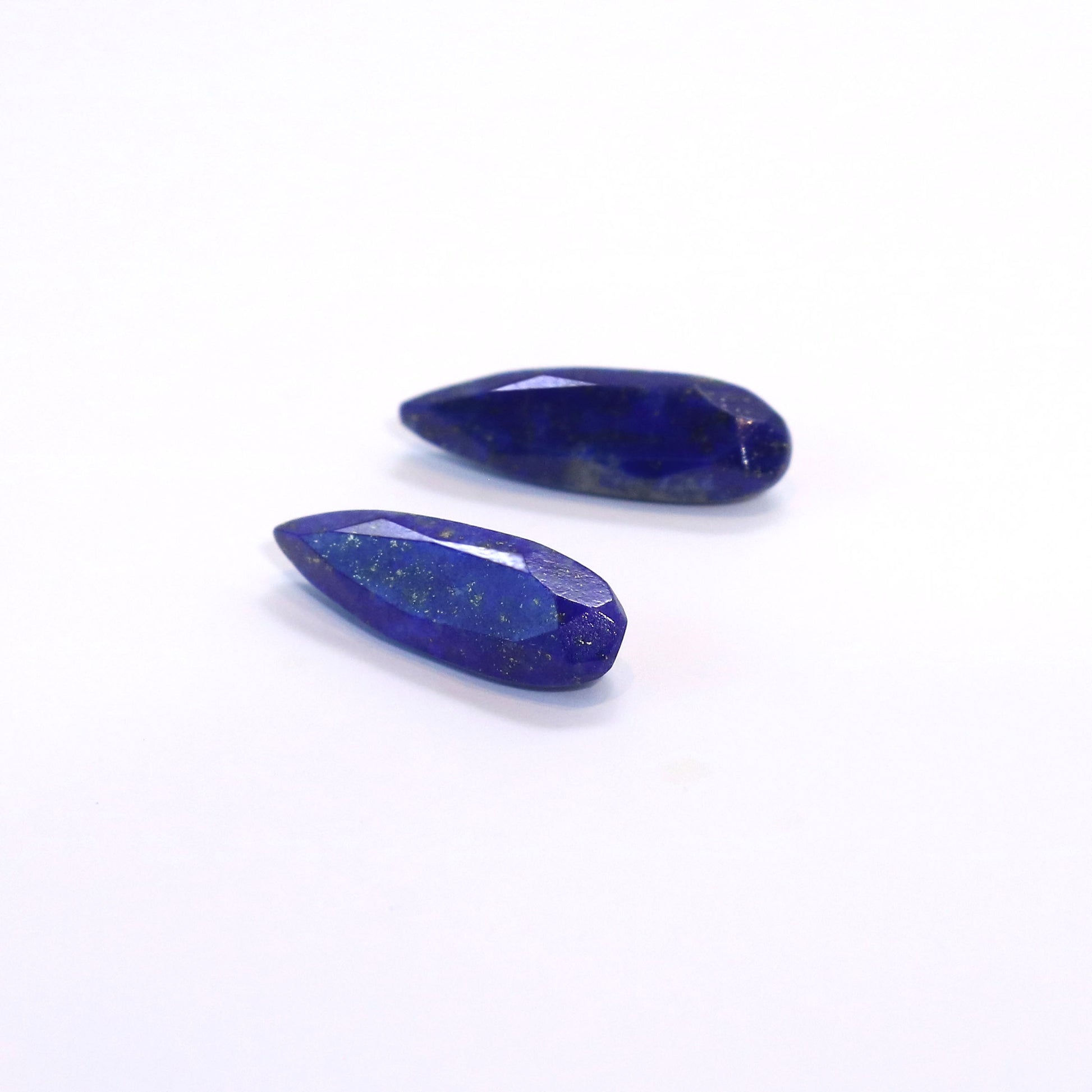 アフガニスタン産ラピスラズリ原石 深いブルーと金色のパイライト